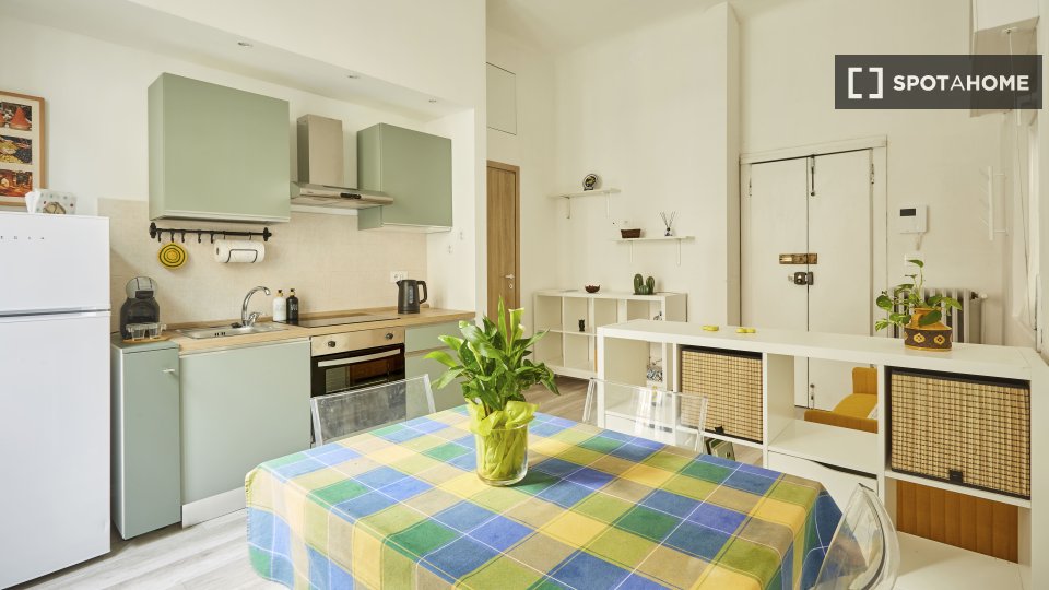 Apartment Milan, 1 bed, 43m² — photo 2