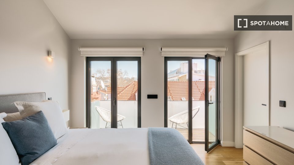 Apartment Lisbon, 2 beds, 123m² — photo 9