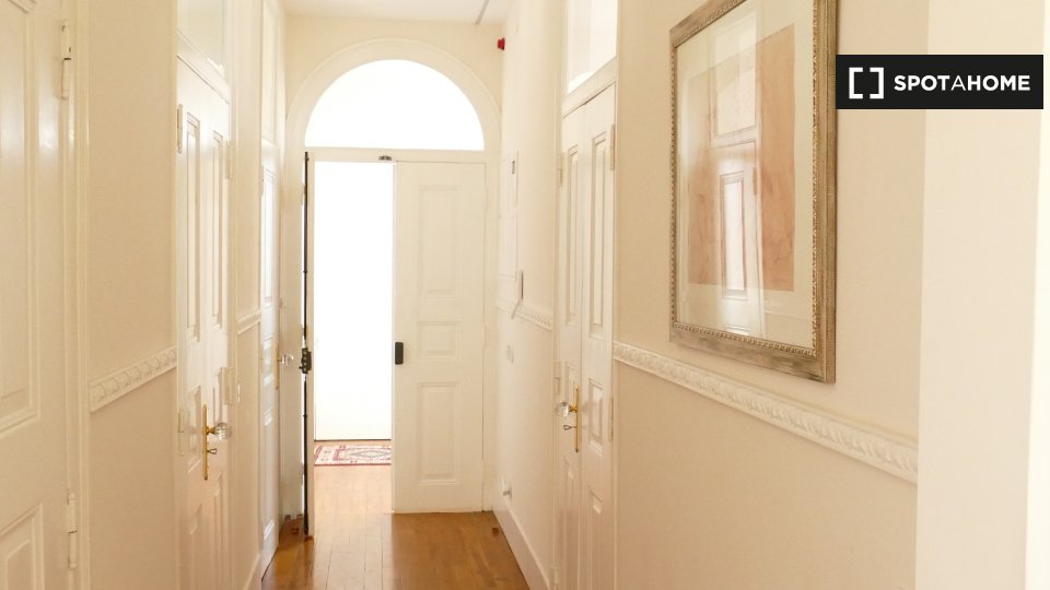 Apartment Lisbon, 3 beds, 150m² — photo 15