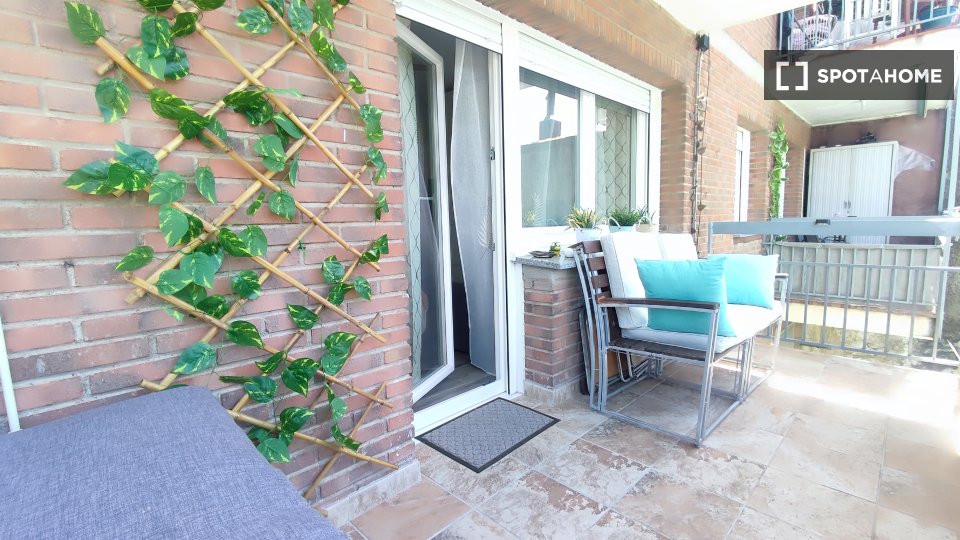 Double room Madrid, 3 beds, 85m² — photo 17