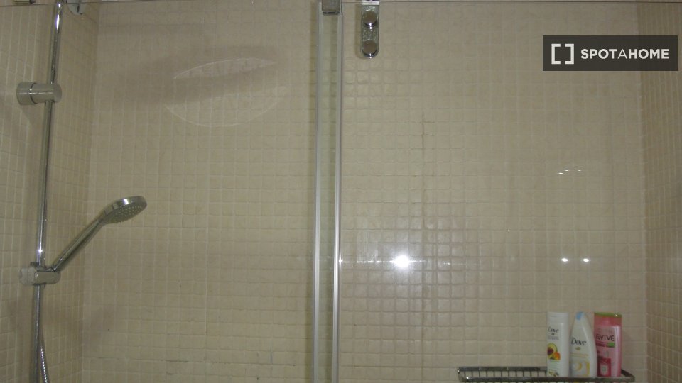Double room Lisbon, 1 bed, 20m² — photo 7