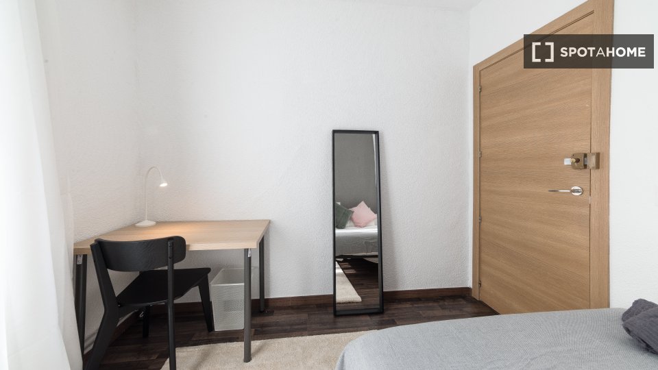 Double room Madrid, 9 beds, 170m² — photo 5
