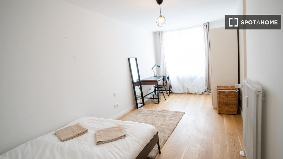 Double room Berlin, 4 beds, 107m² — photo 8