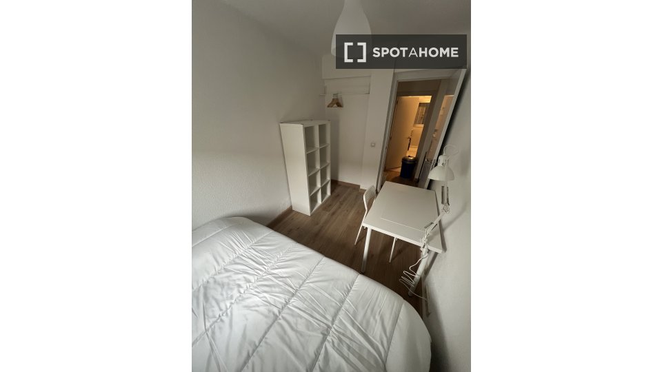 Double room Madrid, 4 beds, 65m² — photo 12