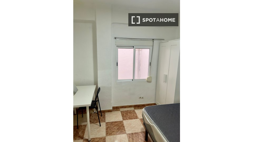 Double room Granada, 4 beds, 120m² — photo 1