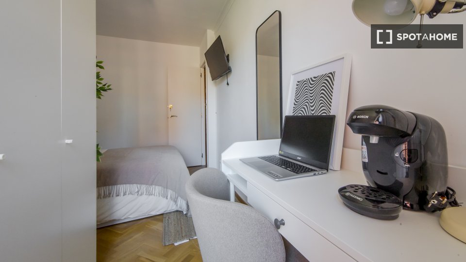Double room Madrid, 6 beds, 150m² — photo 15