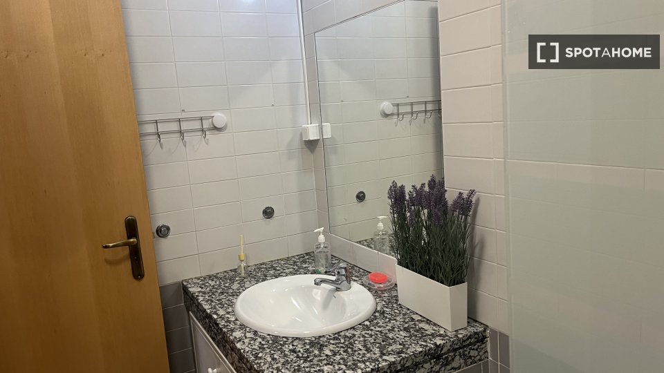 Double room Lisbon, 3 beds, 95m² — photo 8