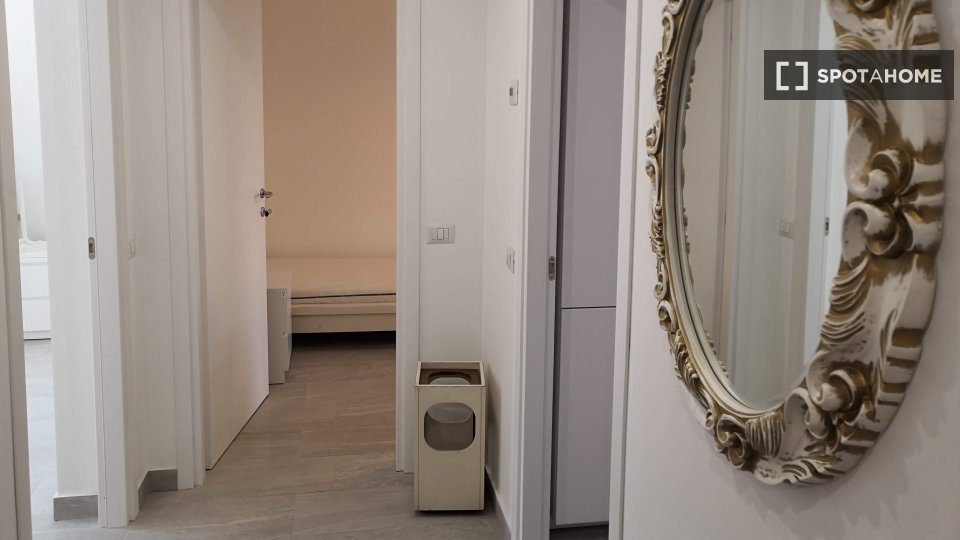 Double room Milan, 2 beds — photo 8