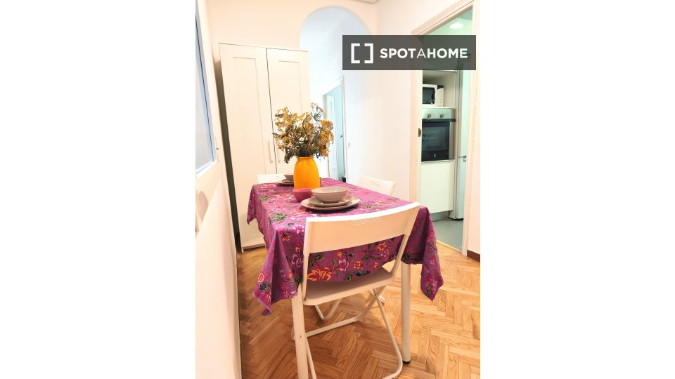 Double room Madrid, 7 beds, 132m² — photo 8