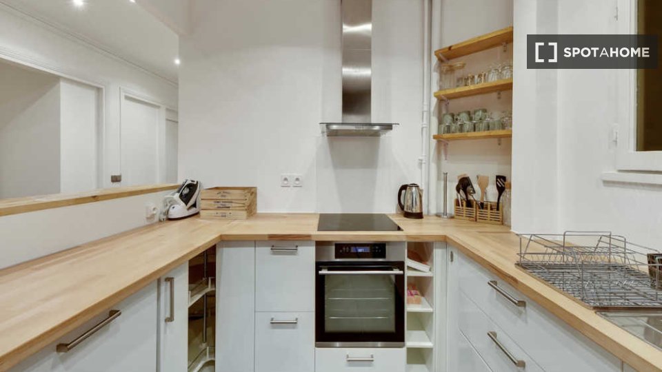 Double room Paris, 6 beds, 80m² — photo 10