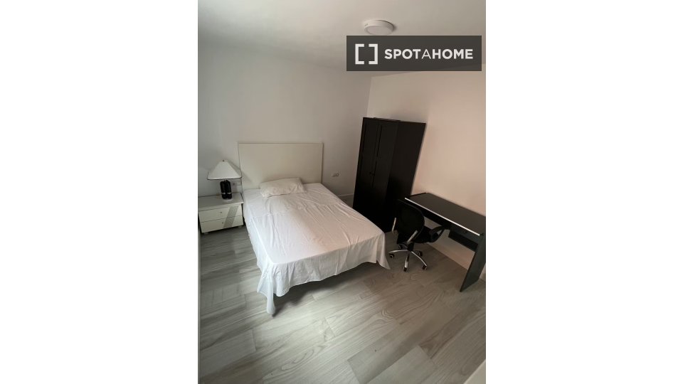 Double room Malaga, 5 beds, 125m² — photo 10