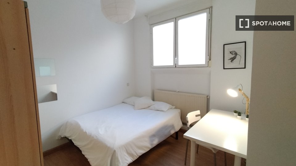 Double room Madrid, 7 beds, 90m² — photo 11