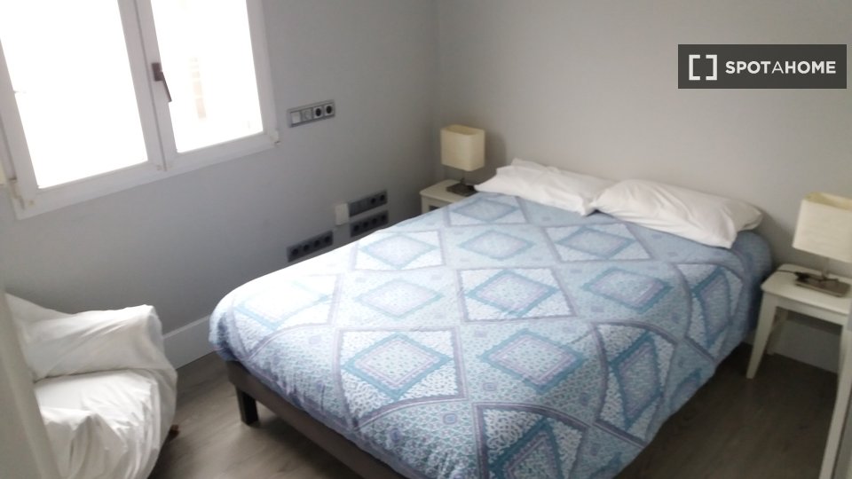 Double room Bilbao, 1 bed, 80m² — photo 6