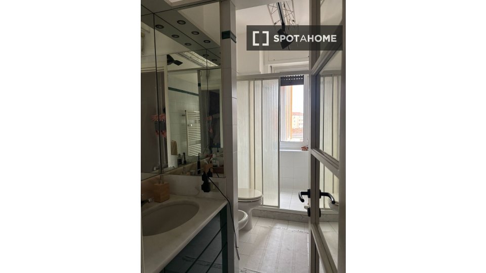 Apartment Milan, 1 bed, 59m² — photo 2