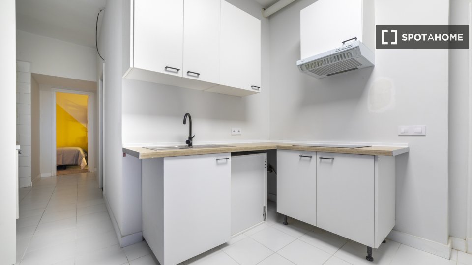 Double room Madrid, 10 beds, 162m² — photo 12