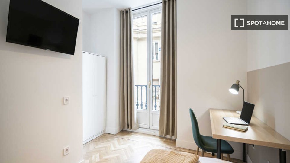Double room Madrid, 16 beds — photo 27