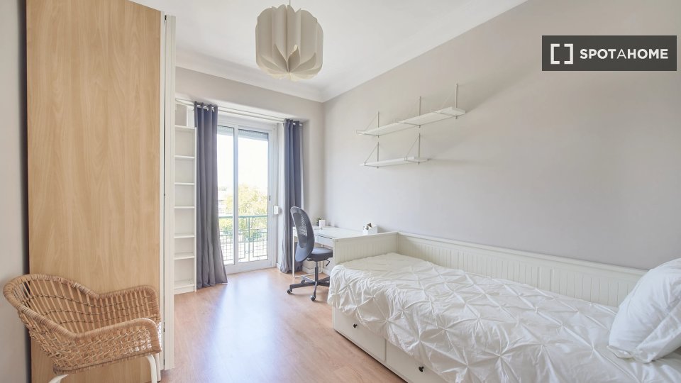 Double room Lisbon, 6 beds — photo 11