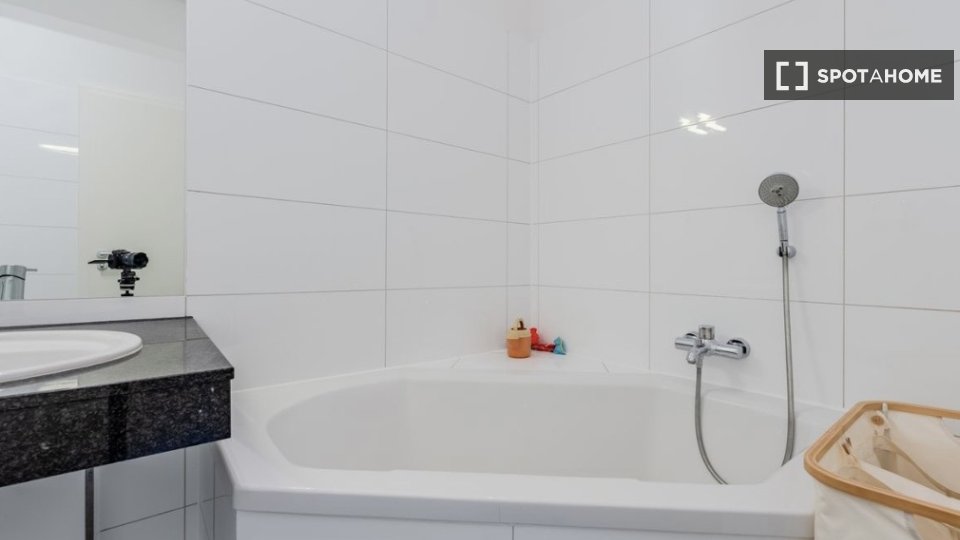 Apartment Berlin, 1 bed, 67m² — photo 2