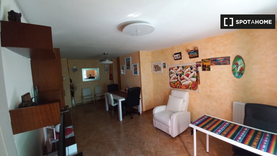 Double room Madrid, 3 beds — photo 8