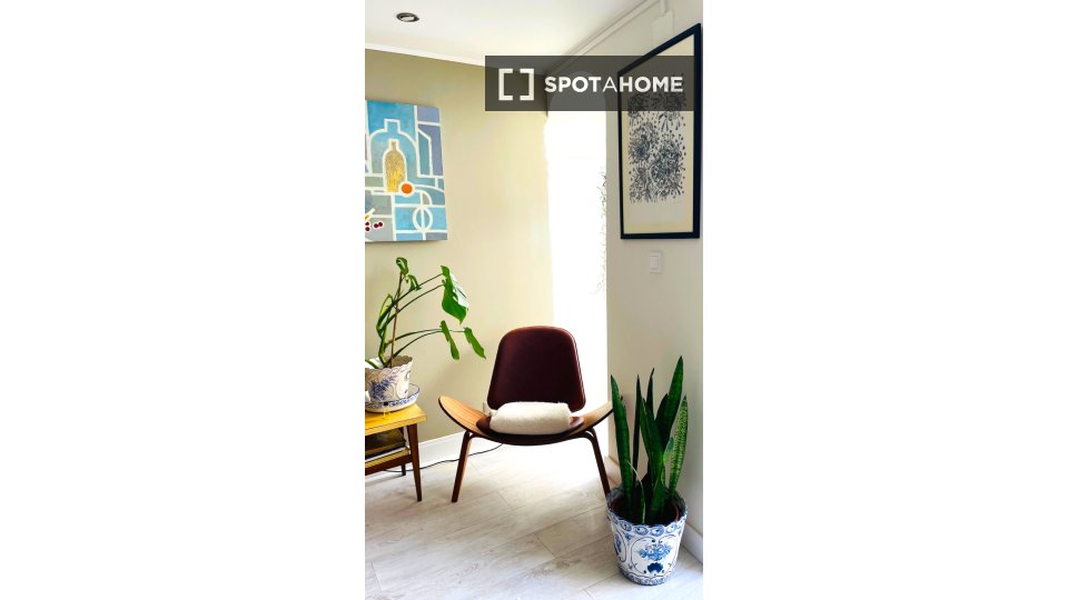 Apartment Lisbon, 2 beds, 72m² — photo 2