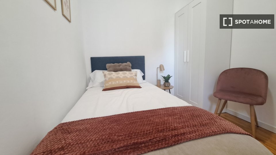 Double room Madrid, 14 beds, 200m² — photo 10