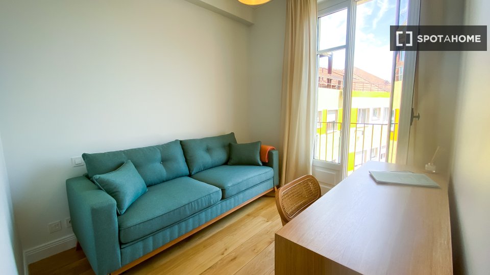 Apartment Lisbon, 2 beds, 62m² — photo 8