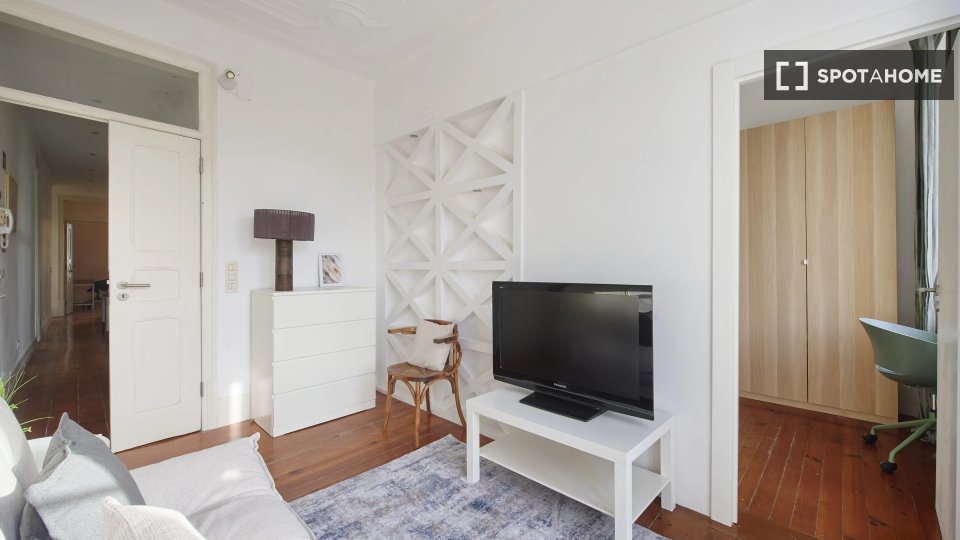 Double room Lisbon, 6 beds — photo 18