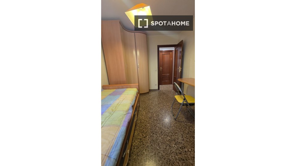 Double room Zaragoza, 4 beds, 90m² — photo 7