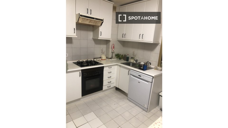 Double room Madrid, 3 beds, 8m² — photo 8