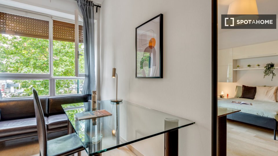 Double room Milan, 3 beds, 100m² — photo 2