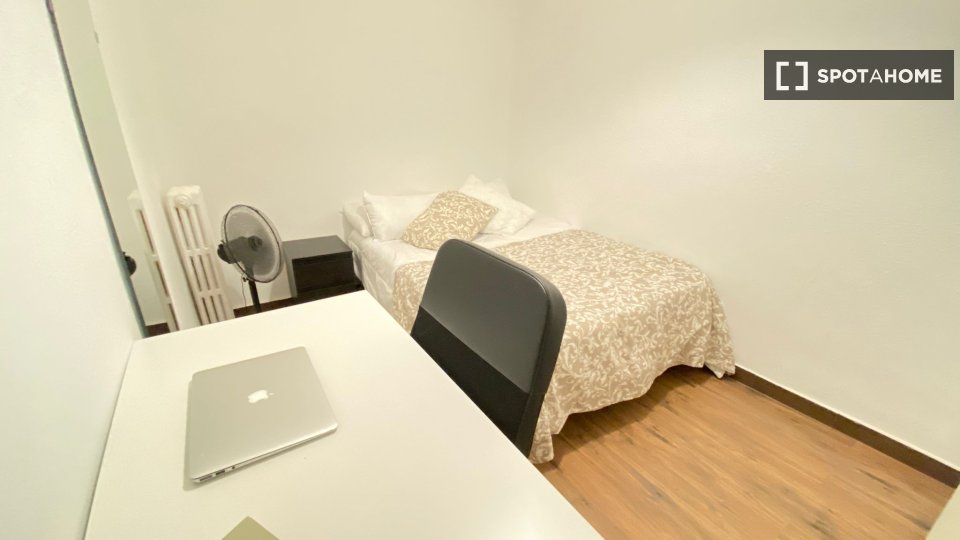 Double room Madrid, 8 beds — photo 10