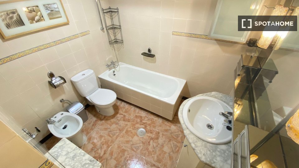 Double room Madrid, 7 beds — photo 9