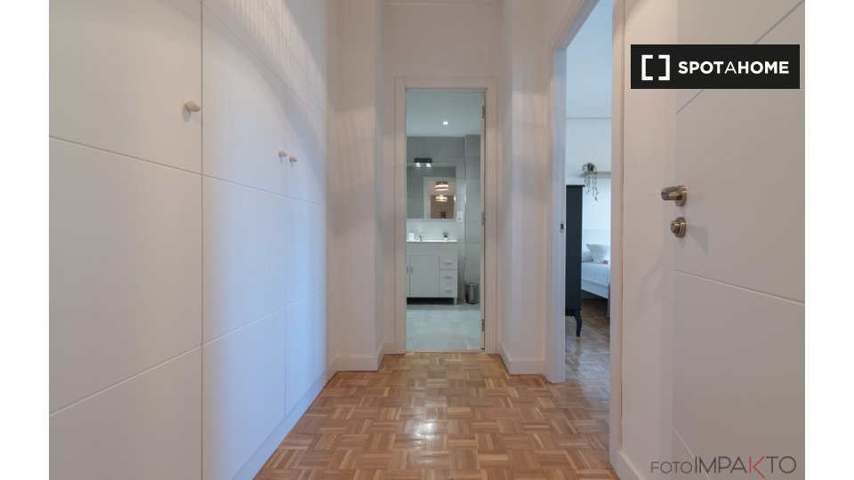 Double room Madrid, 6 beds, 140m² — photo 12