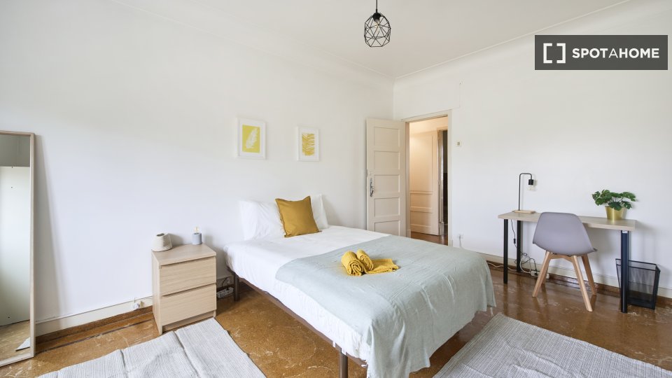 Double room Lisbon, 9 beds — photo 8