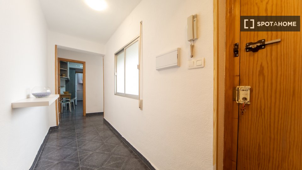 Double room Granada, 3 beds, 75m² — photo 3