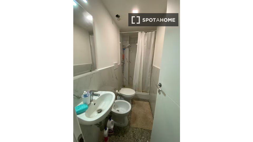 Double room Rome, 5 beds, 20m² — photo 7