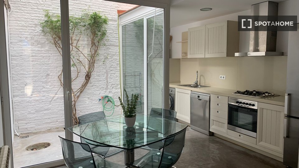 Apartment Barcelona, 2 beds, 100m² — photo 2