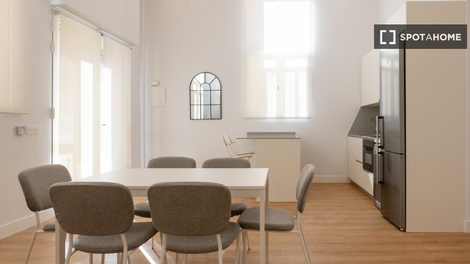 Appartamento con 3 camere da letto in affitto ad Adelfas, Madrid. - à Madrid