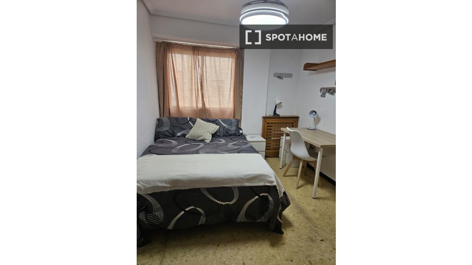 Double room Zaragoza, 4 beds, 92m² — photo 16