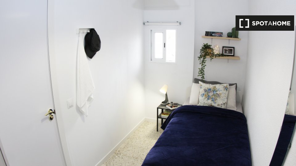 Double room Madrid, 5 beds, 100m² — photo 2