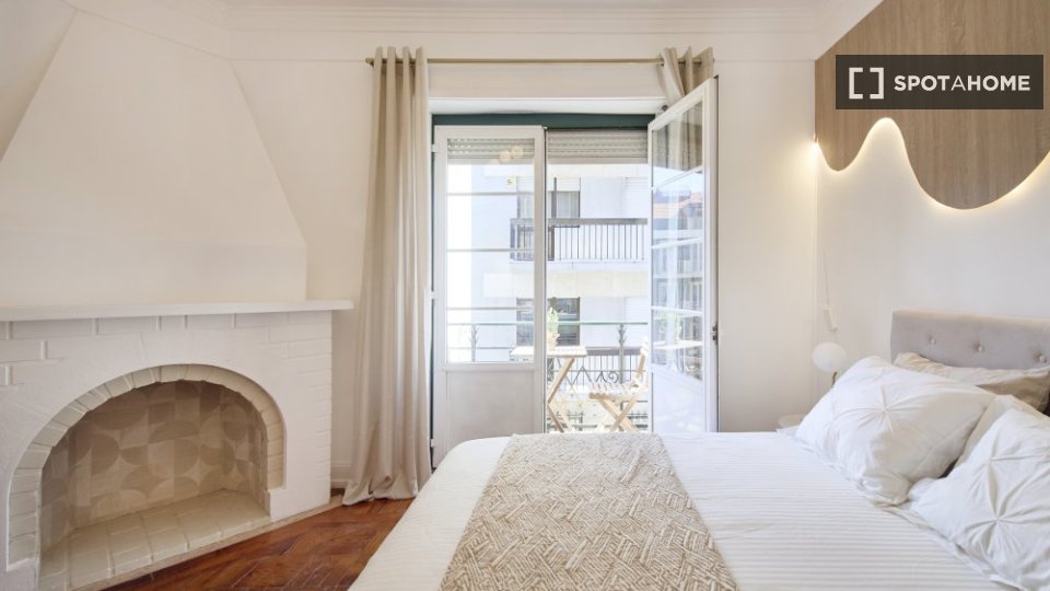 Double room Lisbon, 4 beds — photo 13