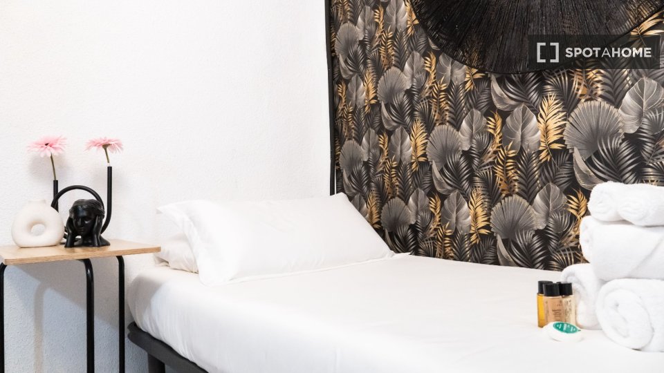 Double room Madrid, 3 beds, 65m² — photo 14
