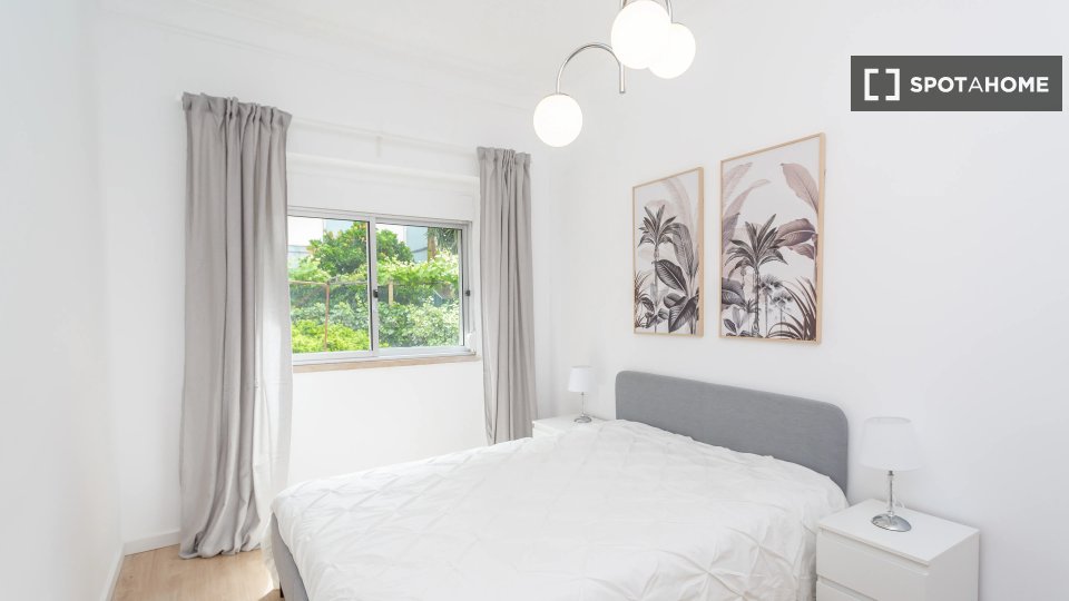 Double room Lisbon, 5 beds — photo 10