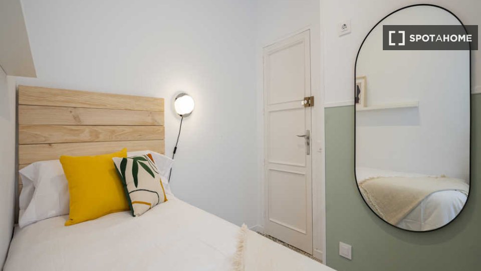 Double room Madrid, 5 beds — photo 41