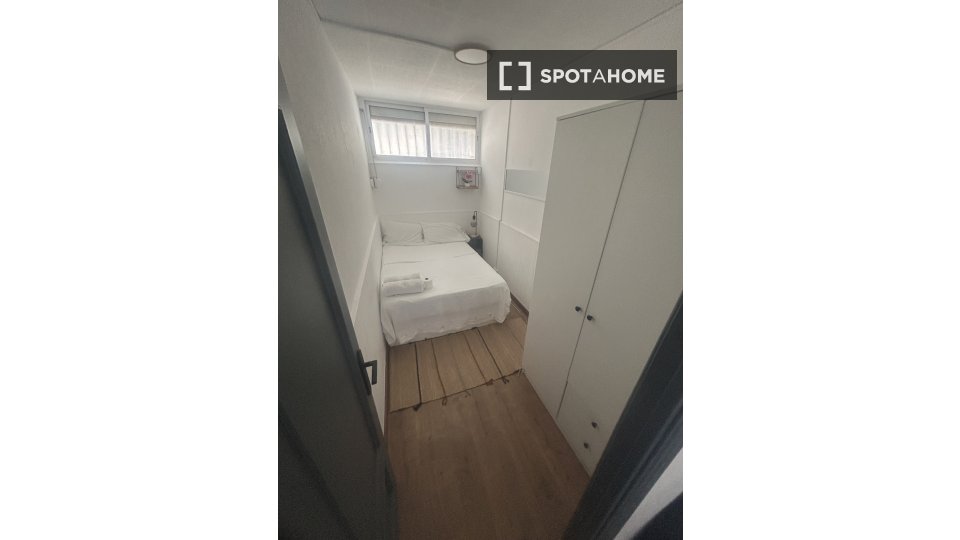 Double room Barcelona, 1 bed, 80m² — photo 8