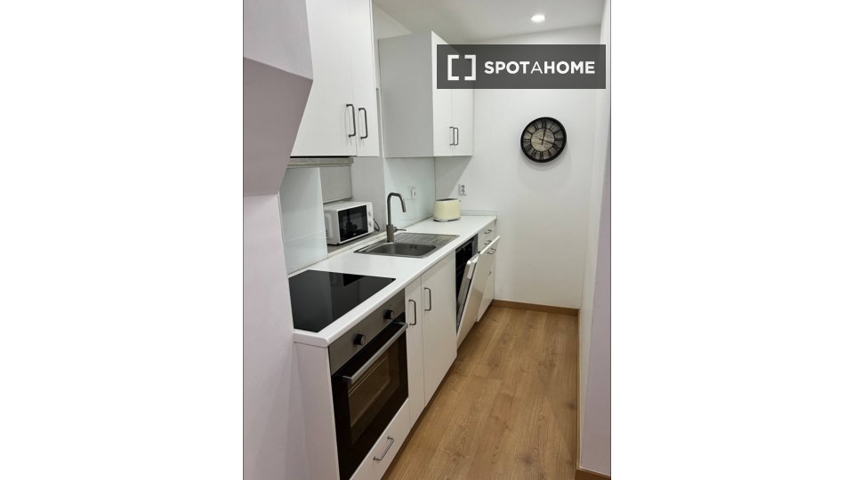 Apartment Lisbon, 2 beds, 66m² — photo 8
