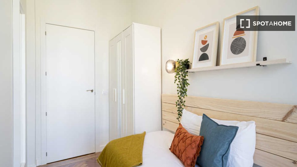 Double room Madrid, 17 beds — photo 41