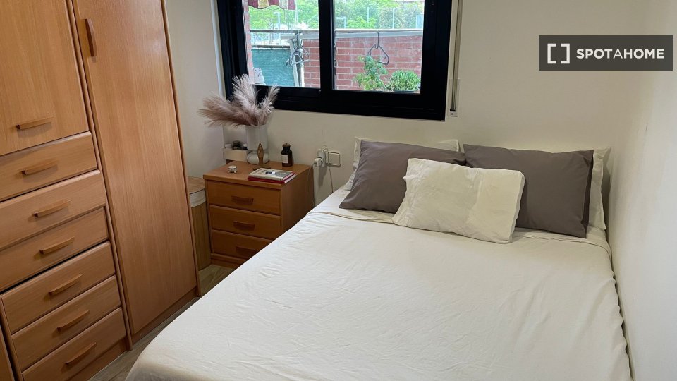 Double room Barcelona, 1 bed, 100m² — photo 1