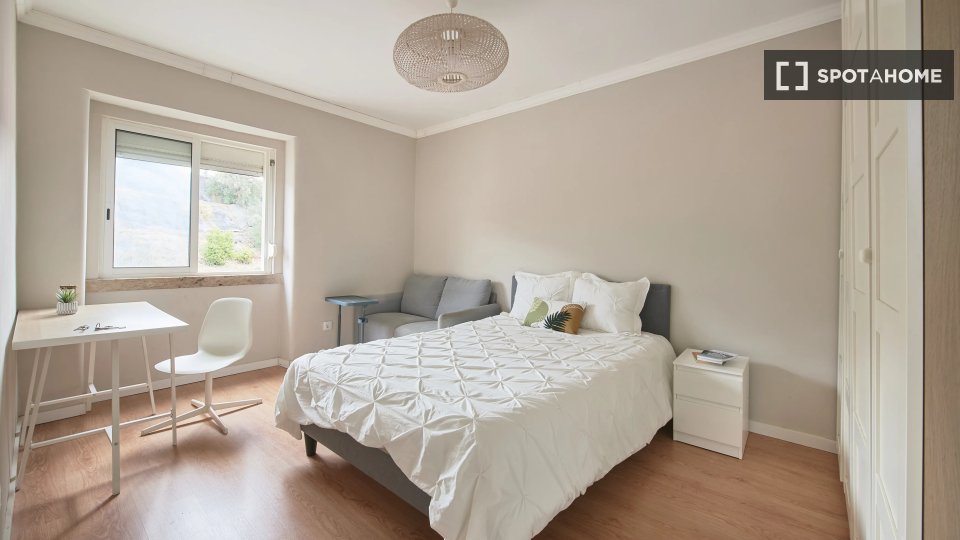 Double room Lisbon, 4 beds — photo 8