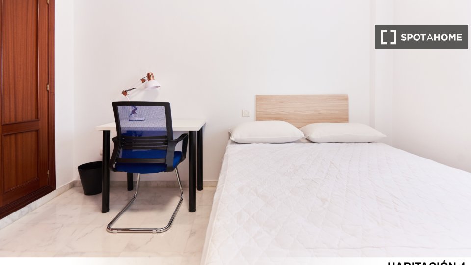 Double room Seville, 4 beds — photo 18